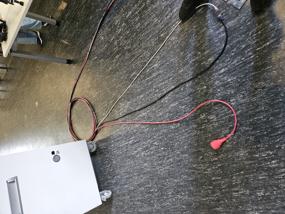 Kabelstrecke auf Fußboden